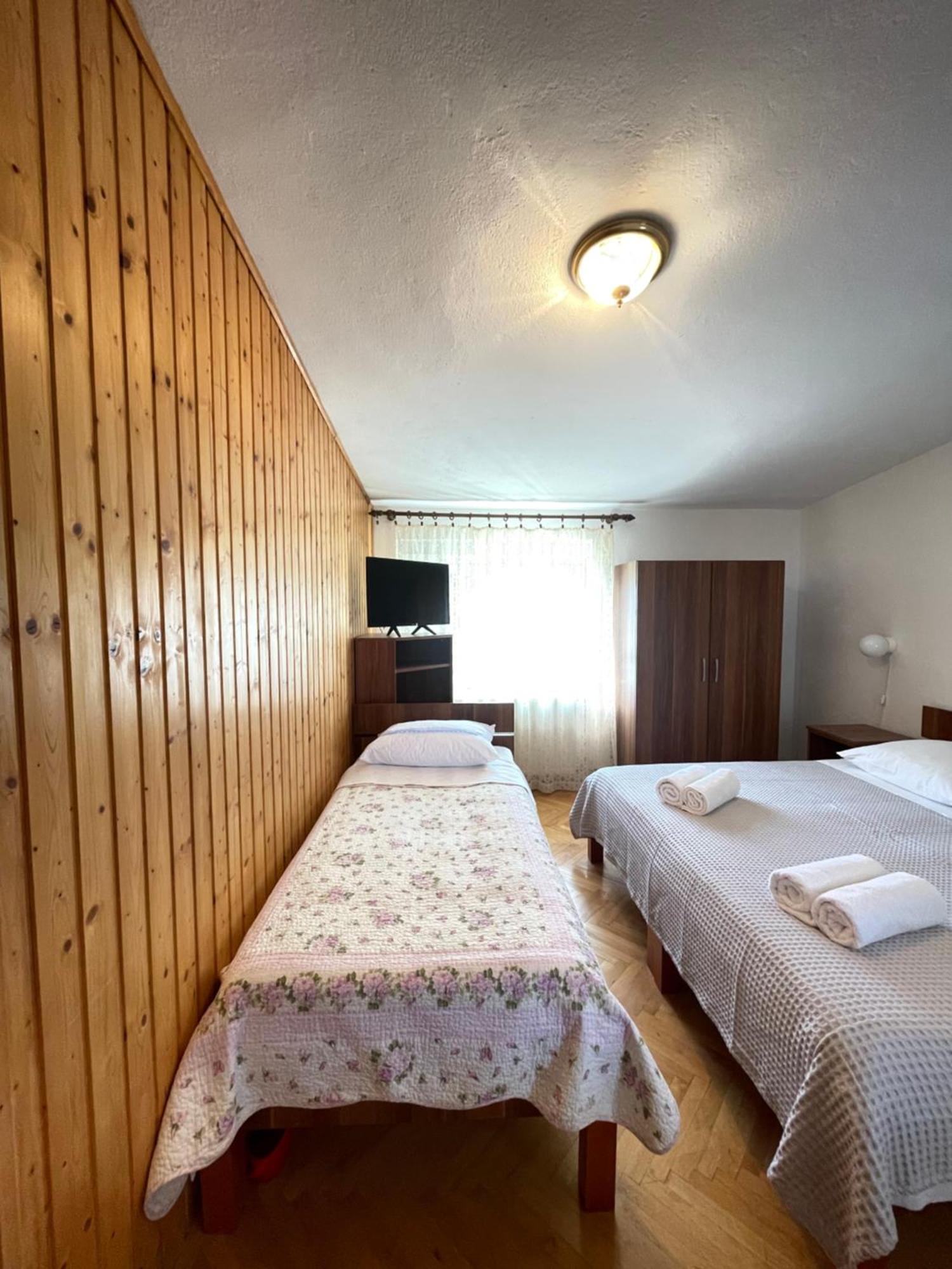Apartmani Ivanka Starigrad Paklenica Eksteriør billede